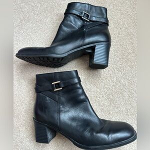 Predictions Women’s Black Leather Boots Size 7W 2.5 Inch Heel